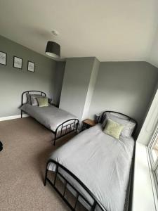 Postel nebo postele na pokoji v ubytování Fabulous 3bed off street parking