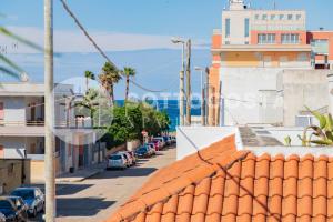 Vue générale sur la mer ou vue sur la mer prise depuis l'appartement