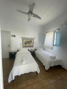 Ένα ή περισσότερα κρεβάτια σε δωμάτιο στο Yannis Maria Rooms