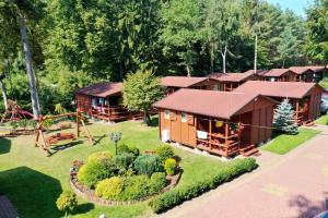 - Vistas aéreas a un complejo con parque infantil en OW ZŁOTA PLAŻA, en Mielno 9 fotos más