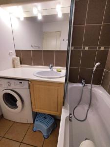 Koupelna v ubytování T4 duplex à Vielle-Aure résidence de tourisme 4* + 3 fotografie