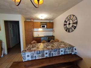 Kuchyň nebo kuchyňský kout v ubytování T4 duplex à Vielle-Aure résidence de tourisme 4*