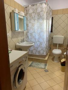 Ένα μπάνιο στο NoMad House-entire house at your disposal,4 guests