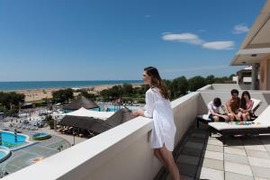 Гости Aparthotel Holiday