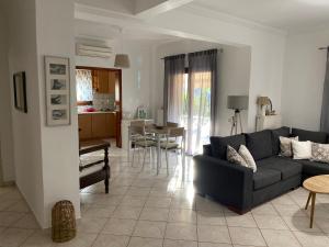 a living room with a couch and a table at Eva's apartment in Plataria
