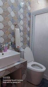 Vonios kambarys apgyvendinimo įstaigoje Newly built one bedroom house San Fernando City