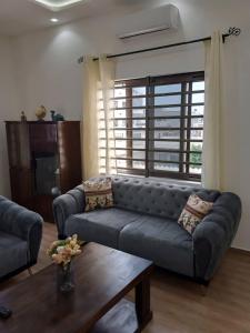 a living room with a couch and a coffee table at Résidence des amazones Appartement 1 in Cotonou