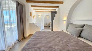 Gallery image of Polychronis Private Suite in Pollonia +32 photos