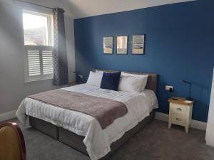 Кровать или кровати в номере Bay House
