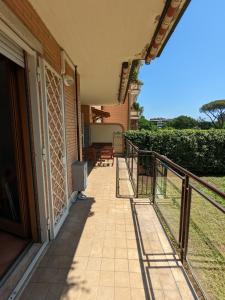 a balcony of a house with a fence at Residenza Alabama in Rome