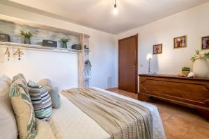 A bed or beds in a room at SARDINIA RE - Casa Luisa With Pool