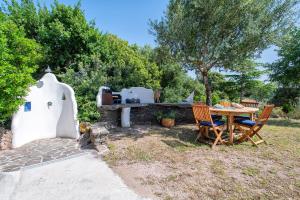 A garden outside SARDINIA RE - Casa Luisa With Pool