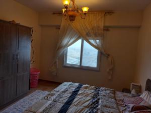 Letto o letti in una camera di شقة كبيرة مؤثثة بالكامل