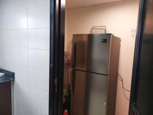 Cucina o angolo cottura di شقة كبيرة مؤثثة بالكامل