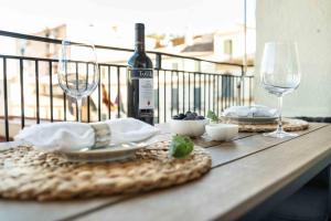 Napoje w obiekcie Gorgeous apartment with balcony - Center by REMS