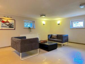 Posedenie v ubytovaní Zatoka Apartment- Tranquil Retreat, 15 Minutes to the Sea & Gdańsk City Center