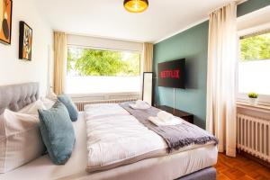 Ένα ή περισσότερα κρεβάτια σε δωμάτιο στο Stilvolle Stadtoase, 116 qm, Parkblick, Wassernah, Parkplatz