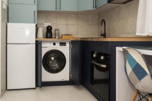 a kitchen with a washing machine and a dishwasher at Studio Apartments Summer Time in Kamenari