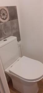 a bathroom with a white toilet in a room at La PAUSE Salonaise "au coeur de la ville" in Salon-de-Provence +14 photos