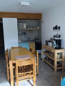 a kitchen with a table and chairs in a room at Dormy Houses Payen in Las Lenas