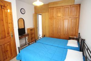 A bed or beds in a room at Afroditi Syros