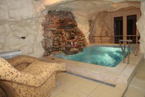 Bazén v ubytovaní Kleopatra VIP hotel alebo v jeho blízkosti
