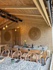 A seating area at Friends Family Hotel