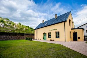 a building with a green door in a yard at WYWIAŁOWO in Olsztyn