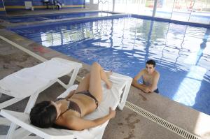 The swimming pool at or close to Cabañas Valle del Cabriel