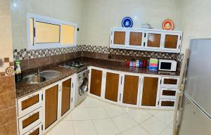 a kitchen with a sink and a refrigerator at الحسيمة in Al Hoceïma