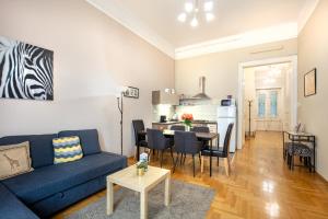 Kuchyňa alebo kuchynka v ubytovaní ORANGEHOMES Kalvin Sq 2 bedroom apartment
