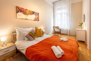 Posteľ alebo postele v izbe v ubytovaní ORANGEHOMES Kalvin Sq 2 bedroom apartment