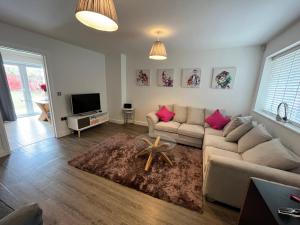 Zona d'estar a 3 Bed Stylish house with parking close the Etihad