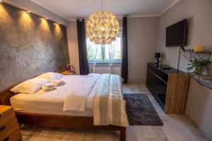 Posteľ alebo postele v izbe v ubytovaní Apartman Pannonica Pin 0-24h
