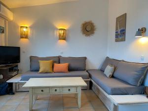 Posedenie v ubytovaní Appartement vue Mer Les Restanques du golfe de Saint Tropez