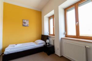 Ένα ή περισσότερα κρεβάτια σε δωμάτιο στο Hotel Prácheň