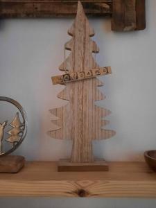 a wooden christmas tree sitting on top of a shelf at mcastet, casita aranesa en el valle de aran in Bossost