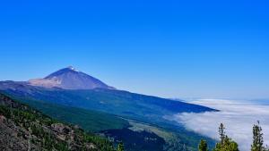 a mountain in the middle of a valley with clouds at Tizziri rural in Santa Cruz de Tenerife