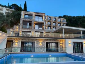Бассейн в Agape Rose Hotel или поблизости