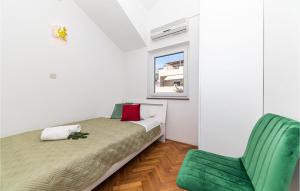 Posteľ alebo postele v izbe v ubytovaní Nice Home In Okrug Gornji With Sauna