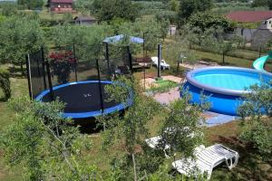 a backyard with a swimming pool and a pool at Holiday Home Lovric in Filipac