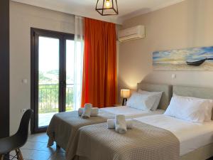 a bedroom with two beds and a window at Casa Marina in Syvota