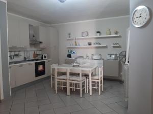 Kuchyň nebo kuchyňský kout v ubytování Holiday House NELLINA + 5 fotografií