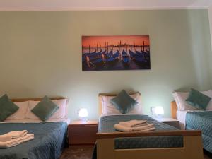 Postel nebo postele na pokoji v ubytování VENICE NIGHT APPARTMENT