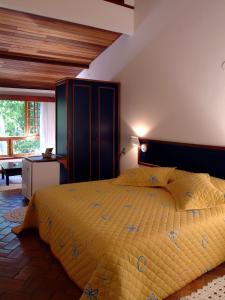 Giường trong phòng chung tại Terracota Hotel