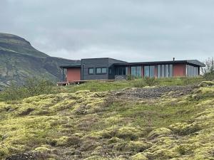 a house sitting on top of a grassy hill at Modern villa - in Golden Circle - Gullfoss Geysir Þingvöllur - Freyjustíg 13, 805 Selfoss in Búrfell