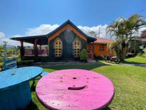 Glamping La Pau外面的花园