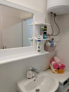 a bathroom with a sink and a mirror at Apartman Mušinbegović in Visoko