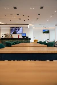 TV a/nebo společenská místnost v ubytování Colosseum Hotel