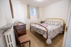 Uma cama ou camas num quarto em Casa soleggiata sull'altopiano